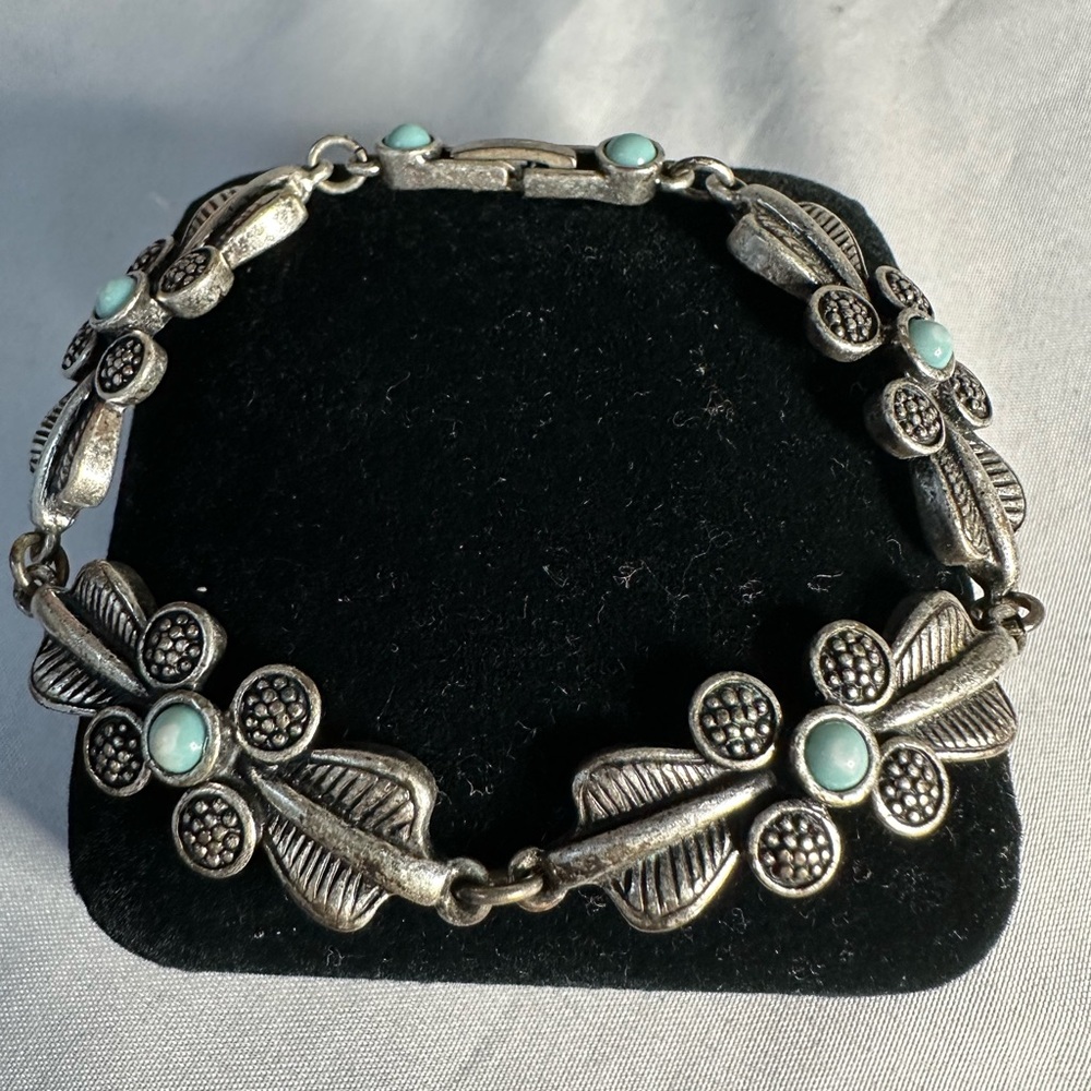Heavy abstract vibe floral motif silvertone bracelet